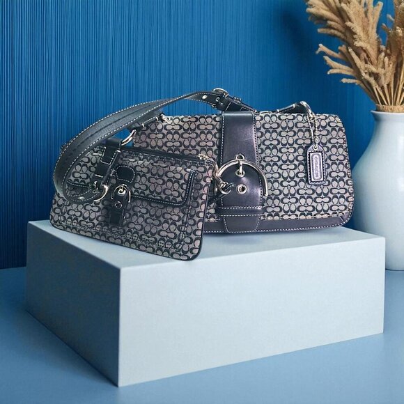 Vintage COACH Soho (Kelly) Shoulder bag in Signature Canvas with wristlet - Picture 2 of 12